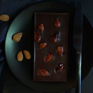 Zartbitter Schokolade mit karamellisierten Mandeln aus Sizilien - 55% Kakaoanteil